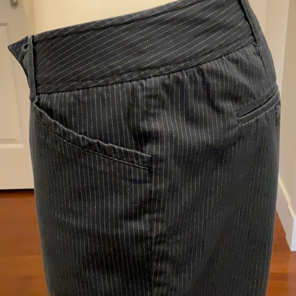 The Limited DREW FIT Women’s Navy Pinstripe Capri Size 10 - Picture 4 of 10